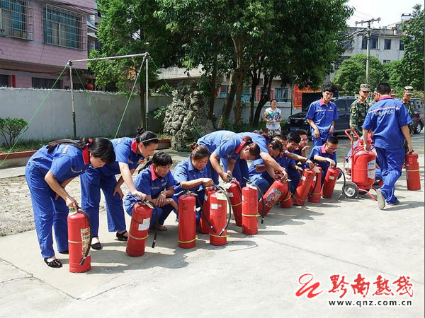 独山县易燃易爆场所员工集中学习消防知识 - 新