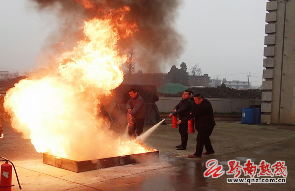人口密集图片_东京爆满,乡村 鬼城(2)