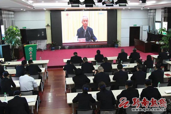 平塘农商银行组织干部职工收看新时代学习大