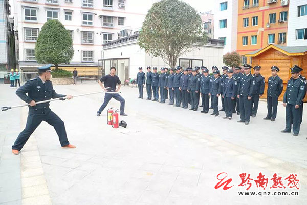 平塘农商银行召开保安业务培训