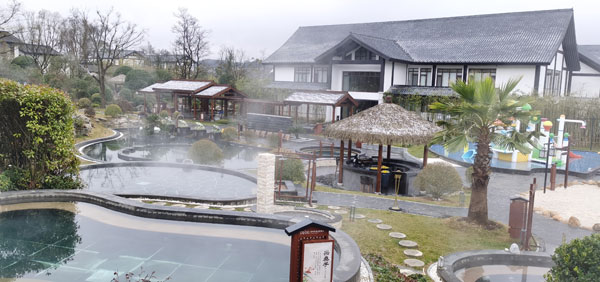 州已对游客开放的三个温泉项目之一,位于瓮安县草塘千年古邑旅游区内