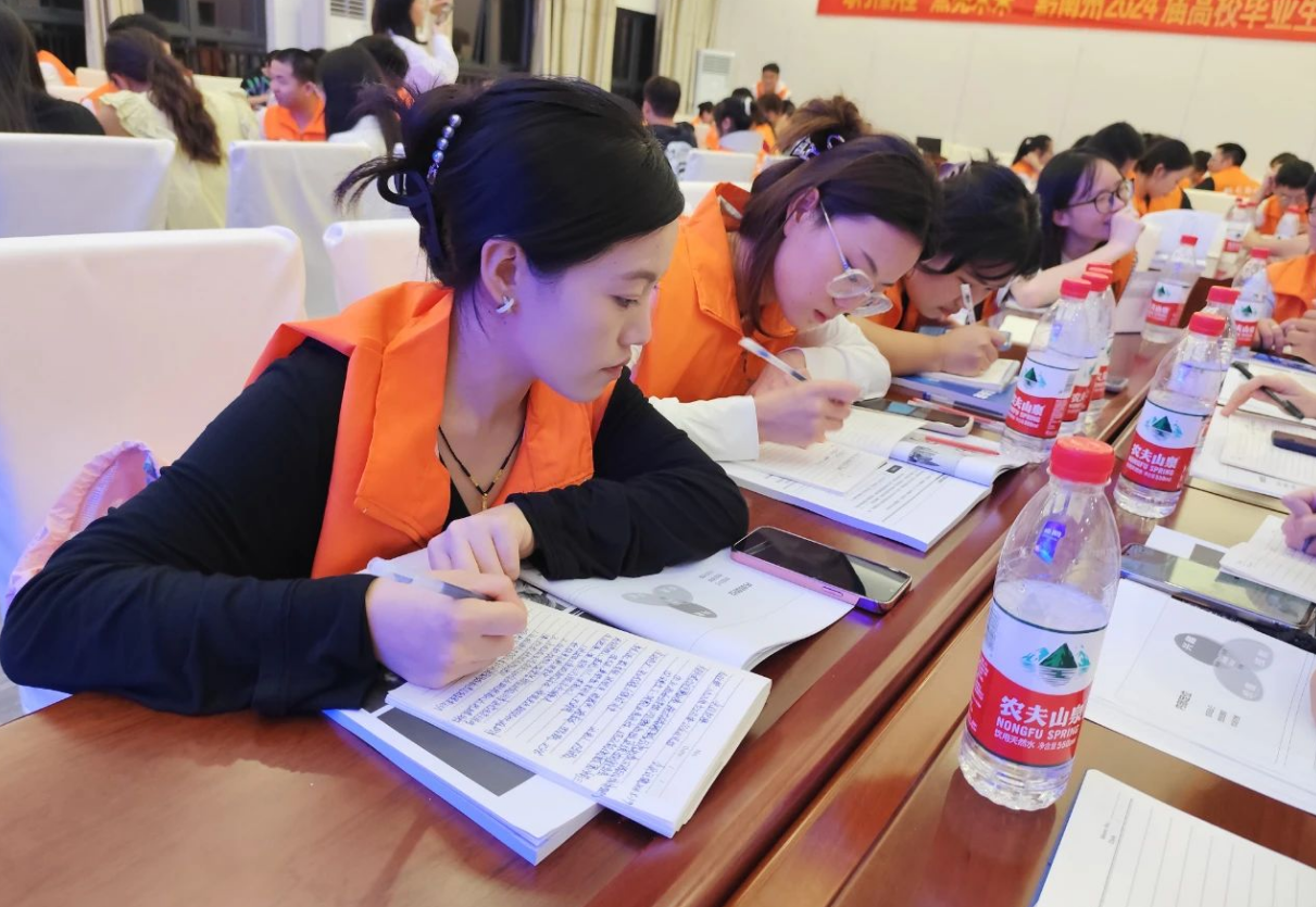 精准赋能“敲开”职场大门——黔南州2024届高校毕业生就业创业能力提升训练营第一期圆满结束(图4)