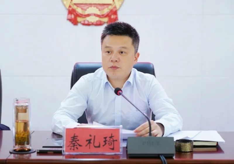 瓮安县委副书记,县长秦礼琦出席会议并讲话.