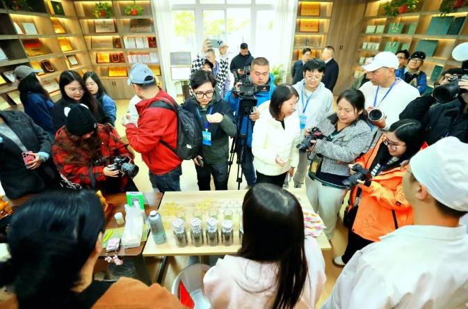 粤黔同心启新程・湾区媒体绘黔南——2025年“粤港澳大湾区媒体黔南行”主题采访活动圆满落幕