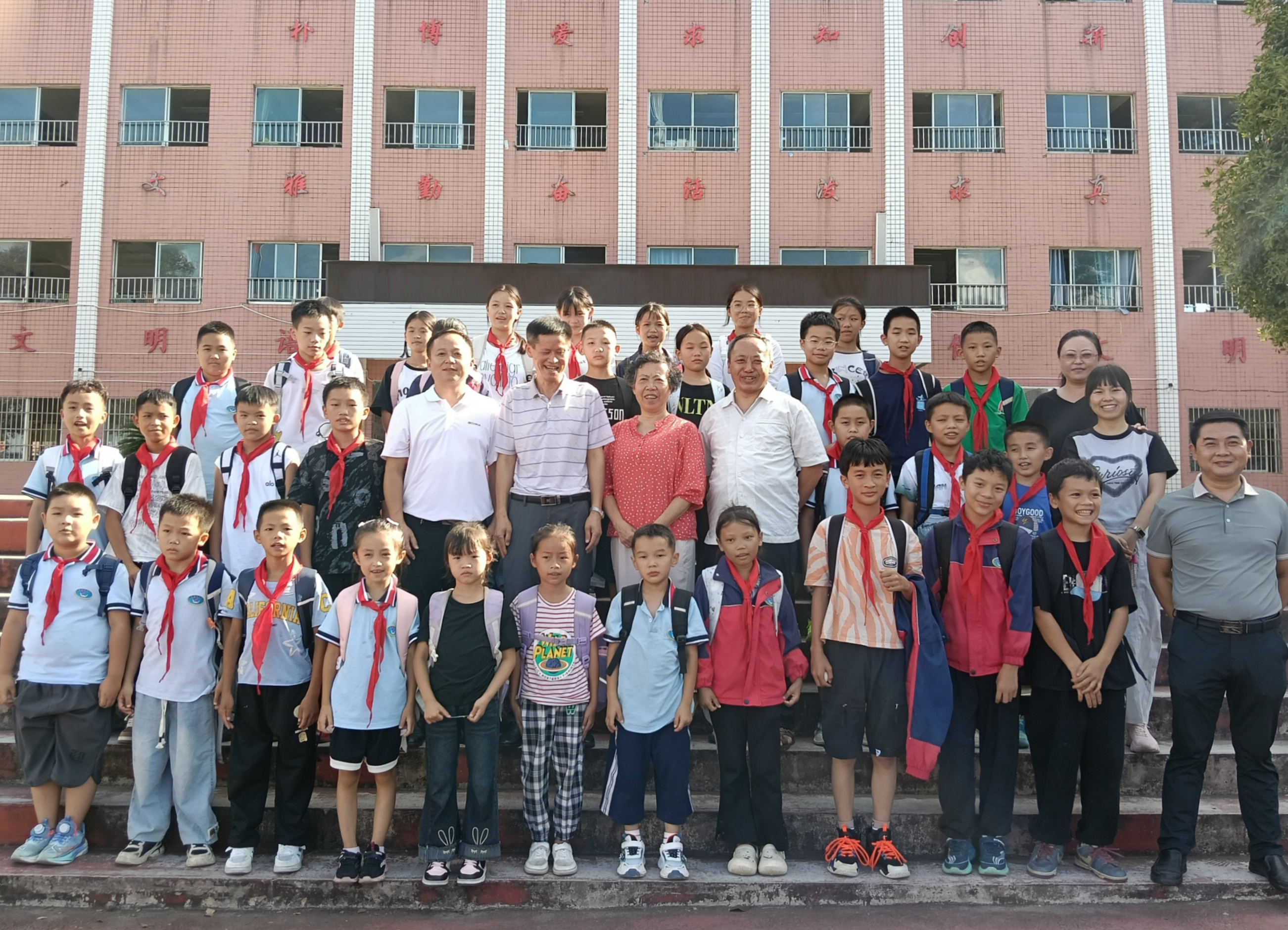 英雄历史的“追光者”文隽永，走进校园宣讲“抗战中的都匀故事”