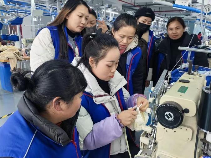 项目引擎轰鸣 发展动力十足 | 黔南州按下新年产业发展“加速键”