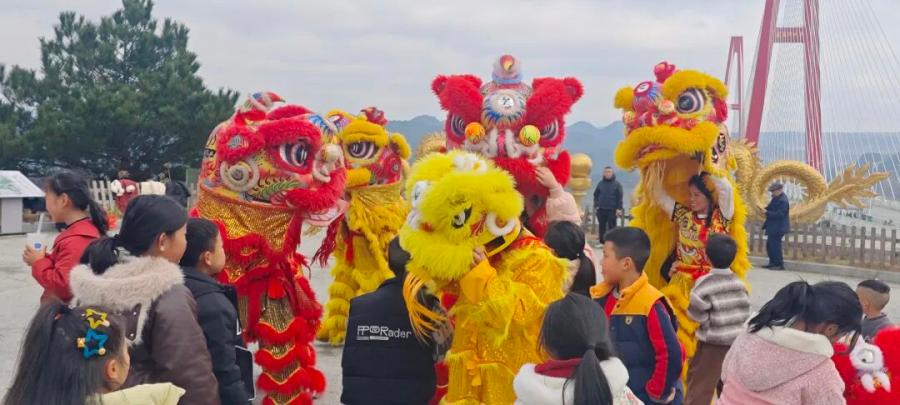 龙里：春节假期 温泉游人气爆棚