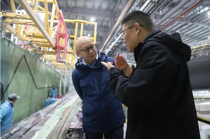 州人大常委会主任冉博到龙里县调研