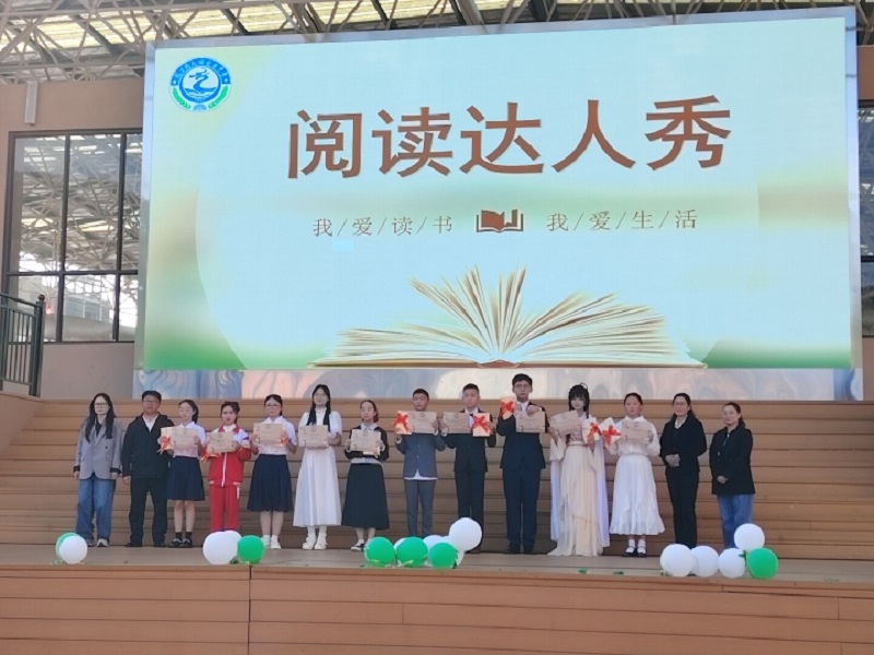 为“十佳阅读达人”颁发荣誉证书.jpg 为“十佳阅读达人”颁发荣誉证书.jpg