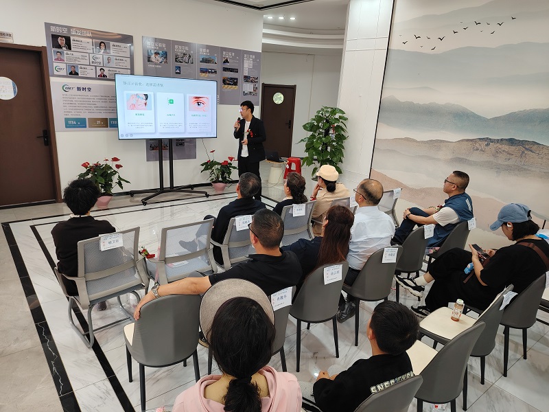 张嘉俊老师作爱眼护眼知识讲座.jpg