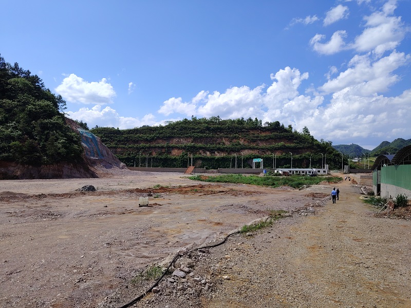 项目基础平地建设中.jpg