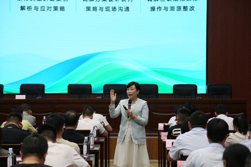 倪老师授课2.jpg