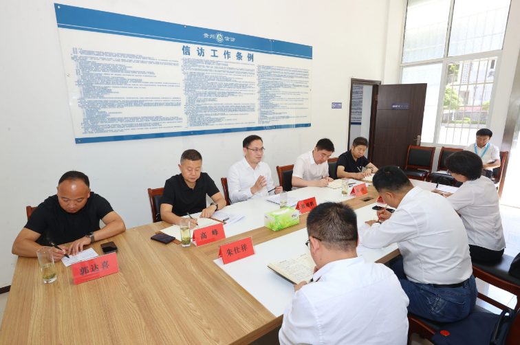 洪湖鹏赴州信访局督导调研并坐班接访
