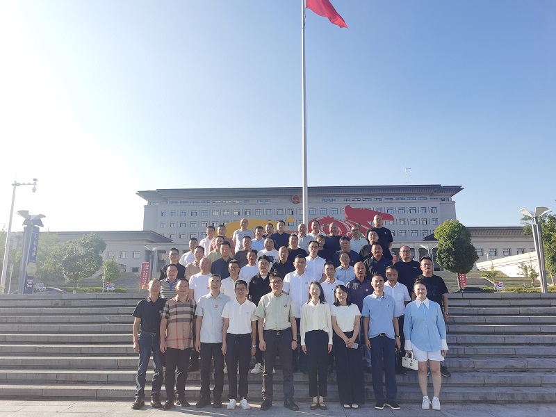 黔南州浙商商会第二届会员大会代表合影.jpg 黔南州浙商商会第二届会员大会代表合影.jpg