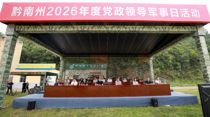 洪湖鹏龙强等州领导集体参加军事日活动